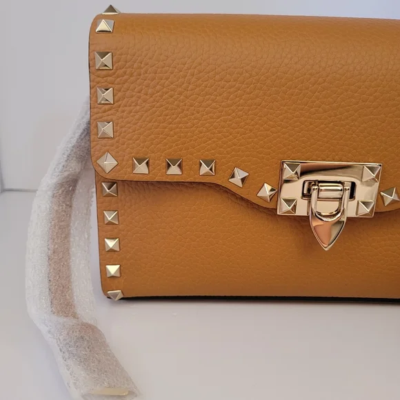 SOLD-💜Host Pick💜BWT Valentino Garavani ROCKSTUD GRAINY CALFSKIN CROSSBODY BAG - Picture 3 of 14